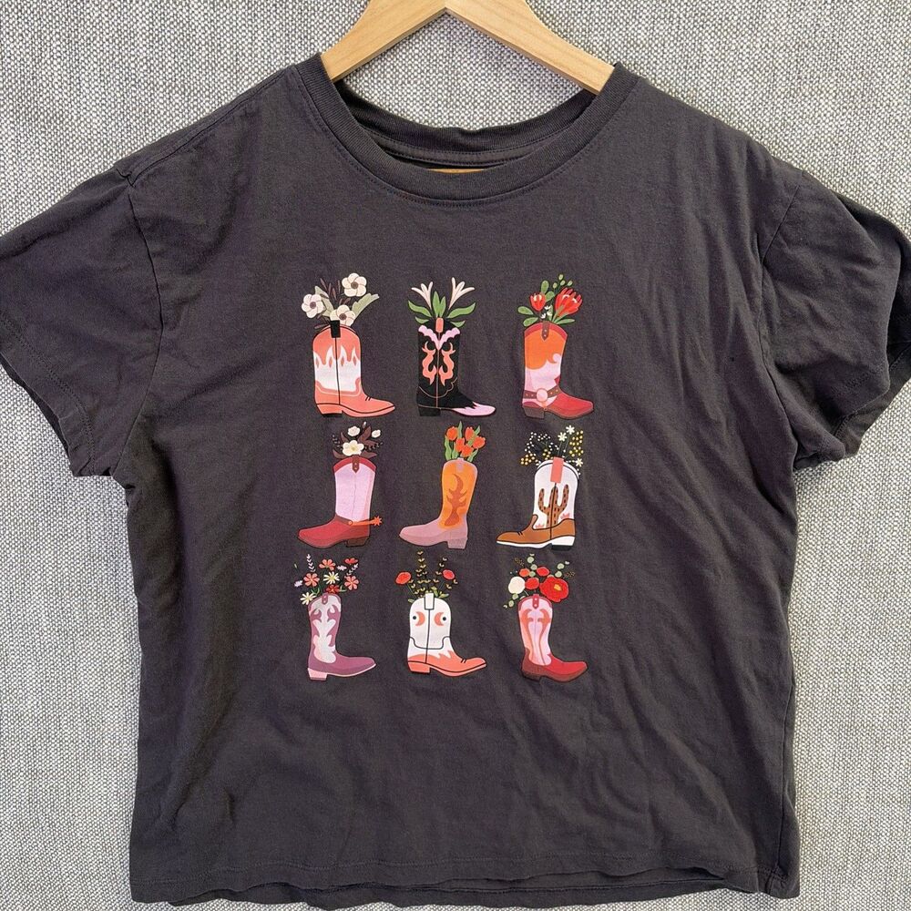 Doe Brand Floral Western Cowboy Cowgirl Boots Graphic Print Tshirt - Women's XL